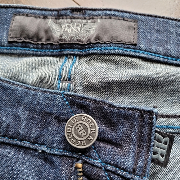 Woman's Rock & Republic jeans - Picture 4 of 9